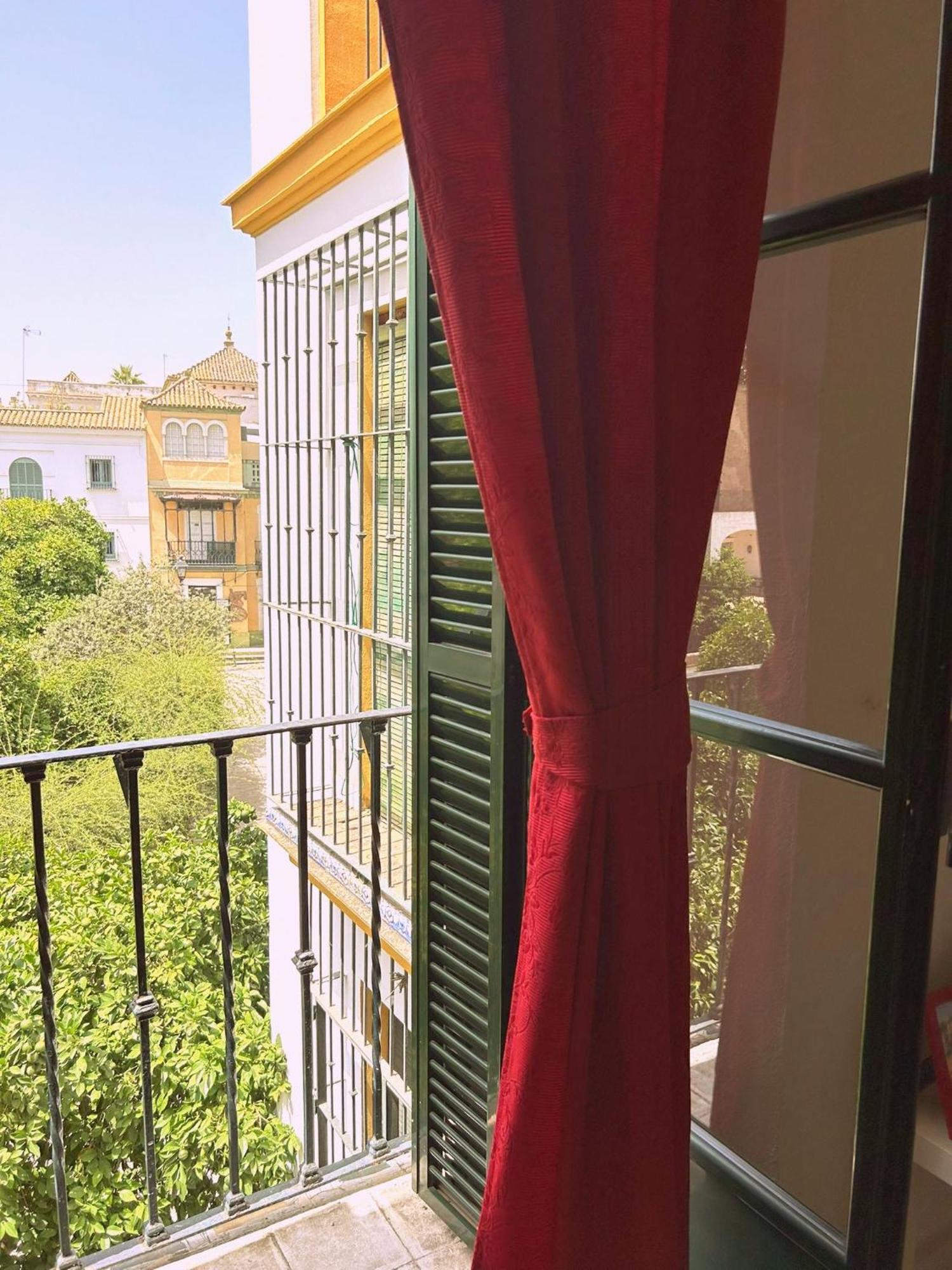 Plaza De Santa Cruz Apartment Seville Exterior photo
